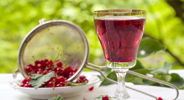 Популярный рецепт вина из красной смородины