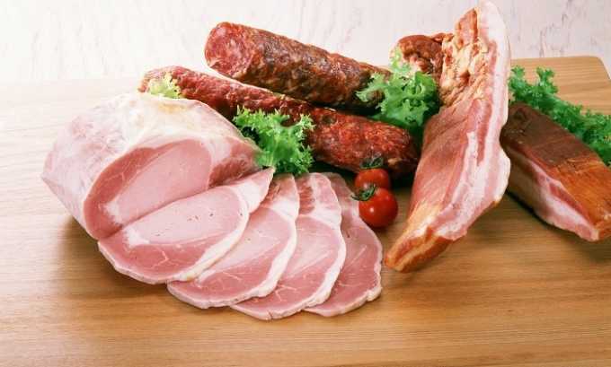 Не разрешено к употреблению при цистите копченое и жирное мясо