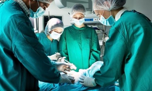 Хирургическое лечение цистита с кровью в моче рекомендуется только при тяжелых формах заболевания