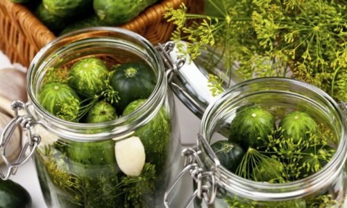 Из рациона убираются маринованные продукты, домашние заготовки