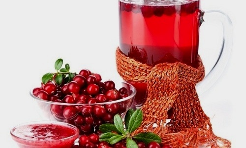 Для быстрейшего лечения цистита рекомендуется пить морс из клюквы
