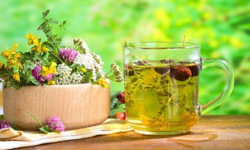 Существует много рецептов целебных отваров, для приготовления которых используют лекарственные травы