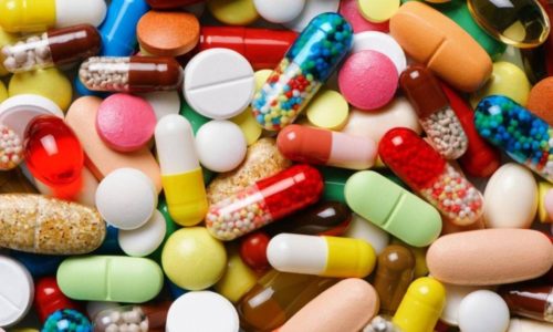 Схемы лечения цистита разрабатываются врачом в индивидуальном порядке и могут включать следующие медикаментозные препараты: антибиотики, противовирусные, анальгетики и др