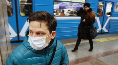 В людных местах в периоды существенного распространения инфекций рекомендуется использовать индивидуальные средства защиты