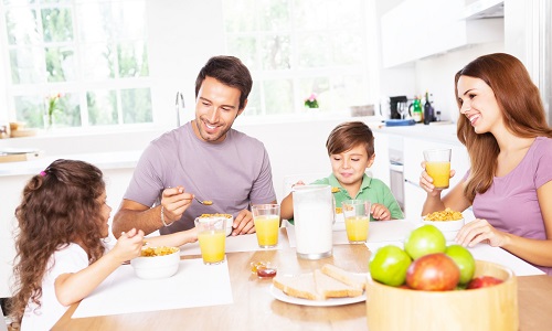 Здоровое питание позволит родителям уберечь детей от физиологической или патологической поллакиурии