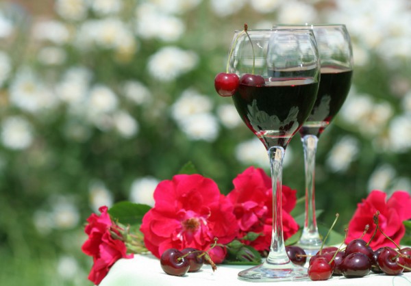 Польза и вред вина из вишни