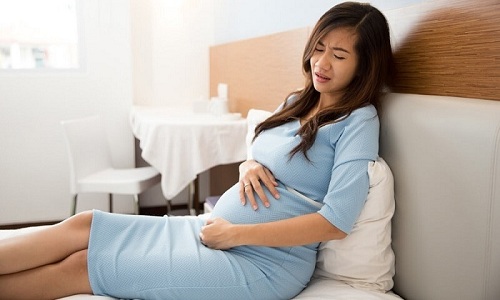 Будущие мамы нередко сталкиваются с тем, что у них болит мочевой пузырь при беременности