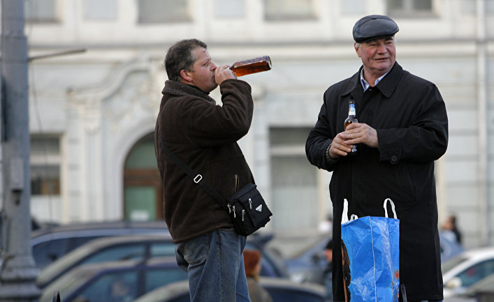 Большая часть россиян осуждает алкоголиков фото