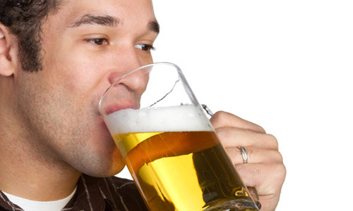 Многие врачи не рекомендуют пить пиво при цистите, поскольку этот продукт не приносит пользу при данном заболевании