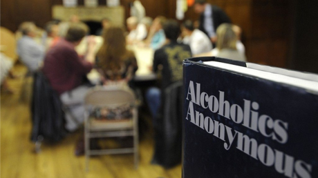 Большую книгу» анонимных алкоголиков продали за 2,4 млн долларов
