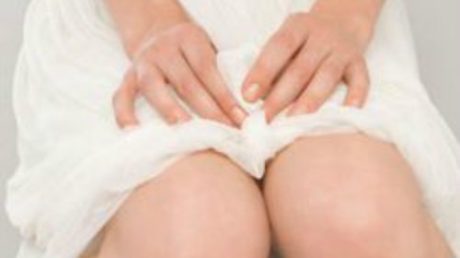 Что такое смегма и какую роль в организме женщины она выполняет?