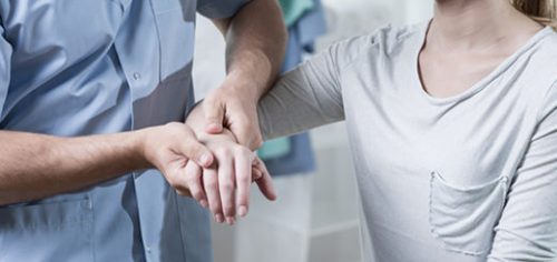 Как выглядит сыпь на руках при сифилисе и чем ее устранить?