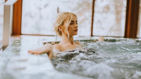 Лечебные купания: польза и применение