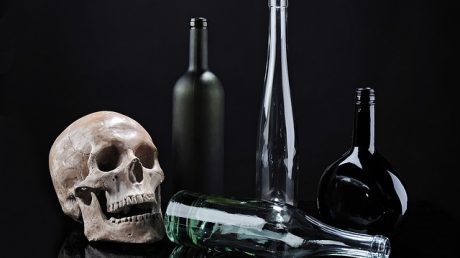 Нужны ли устрашающие этикетки на бутылках с алкоголем