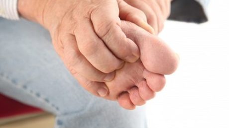 Признаки и особенности лечения чесотки на ногах